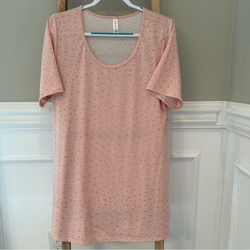 LuLaRoe Perfect Tee 💕 in Peachy-Pink Floral